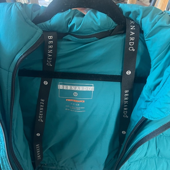 Bernardo hooded quilted jacket. Small - Picture 4 of 4